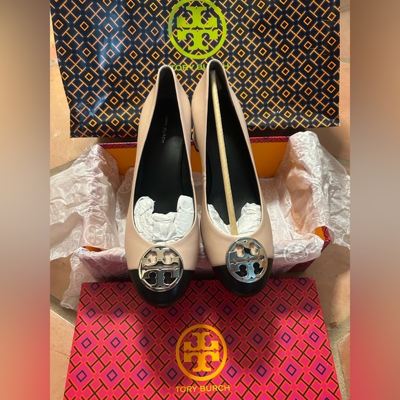 Tory Burch Rose Silk and Black Cap-Toe Pumps size 9 NWT - Picture 3 of 11